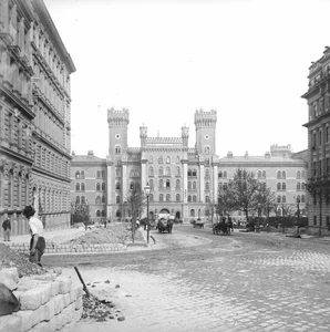 Rare Historical Photos: Glimpses of European Life 100 Years Ago - image 8