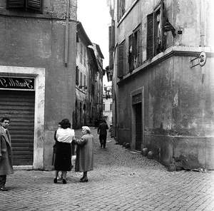 Rare Historical Photos: Glimpses of European Life 100 Years Ago - image 12