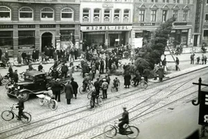 Rare Historical Photos: Glimpses of European Life 100 Years Ago - image 3