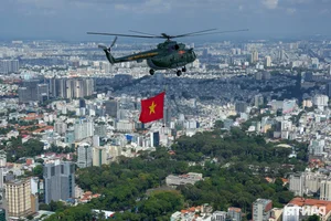 Stunning Gallery: SU-30MK2 Fighter Jets Light Up Ho Chi Minh City Sky - image 16
