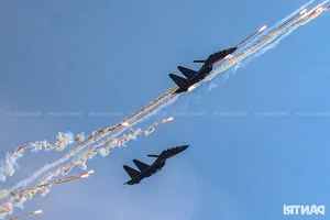 Stunning Gallery: SU-30MK2 Fighter Jets Light Up Ho Chi Minh City Sky - image 13