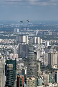 Stunning Gallery: SU-30MK2 Fighter Jets Light Up Ho Chi Minh City Sky - image 11