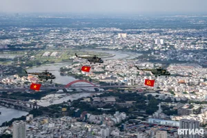 Stunning Gallery: SU-30MK2 Fighter Jets Light Up Ho Chi Minh City Sky - image 18