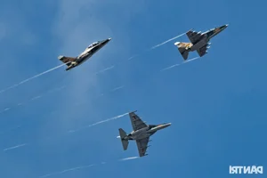 Stunning Gallery: SU-30MK2 Fighter Jets Light Up Ho Chi Minh City Sky - image 4