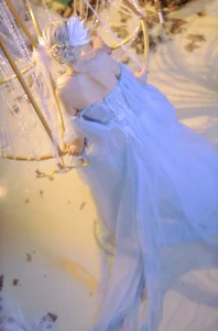 Yituyu Ice Princess Yizi Yiii: Ethereal Winter Fashion Photography - image 3