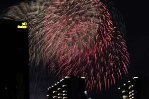 Spectacular Fireworks Display Lights Up the Ho Chi Minh City Skyline - image 3