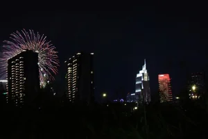Spectacular Fireworks Display Lights Up the Ho Chi Minh City Skyline - image 9