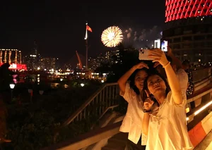 Spectacular Fireworks Display Lights Up the Ho Chi Minh City Skyline - image 1