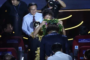 Nguyen Xuan Son Celebrates Winning Best Foreign Player Award of 2024 - image 0