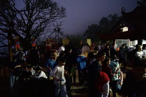 Experience the Vibrant Energy and Massive Crowds at Huong Pagoda and Yen Tu Mountain During Vietnam's Lunar New Year Tet Festival Celebrations - image 1