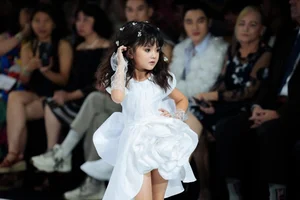 Young Doll-Faced Girl Sparks Discussion Over Early Makeup Habits - image 8