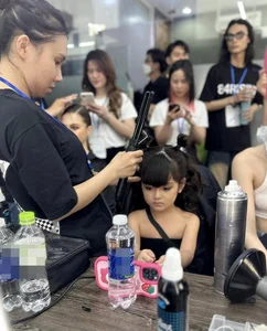 Young Doll-Faced Girl Sparks Discussion Over Early Makeup Habits - image 13