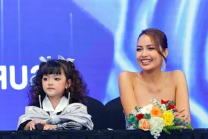 Young Doll-Faced Girl Sparks Discussion Over Early Makeup Habits - image 6
