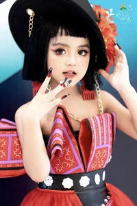 Young Doll-Faced Girl Sparks Discussion Over Early Makeup Habits - image 5