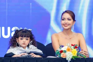 Young Doll-Faced Girl Sparks Discussion Over Early Makeup Habits - image 10