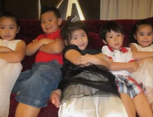 Quyen Linh's Daughter Shares Then-And-Now Photos With Close Friends - image 2