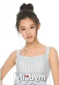The Stunning Visual Evolution of Kim Ji Won: From Natural Beauty to Queen of Tears - image 8