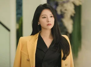 The Stunning Visual Evolution of Kim Ji Won: From Natural Beauty to Queen of Tears - image 2