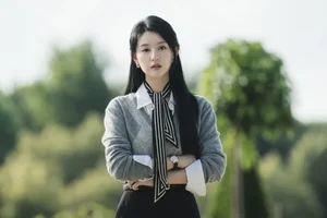 The Stunning Visual Evolution of Kim Ji Won: From Natural Beauty to Queen of Tears - image 5