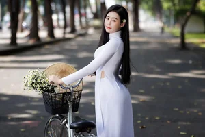 Stunning Bikini Fashion Showcase Featuring Nguyen Phuong Trang and Her Sister - image 48