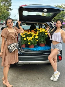 Stunning Bikini Fashion Showcase Featuring Nguyen Phuong Trang and Her Sister - image 28