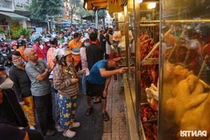 God of Wealth Day Food Traditions: Grilled Fish and Roast Duck in Ho Chi Minh City - image 7