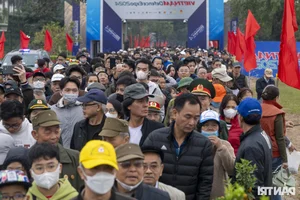 Massive Public Interest as Thousands Queue Early to Experience the Vietnam International Defense Expo - image 8