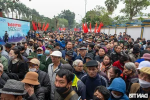 Massive Public Interest as Thousands Queue Early to Experience the Vietnam International Defense Expo - image 6