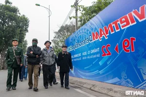 Massive Public Interest as Thousands Queue Early to Experience the Vietnam International Defense Expo - image 5