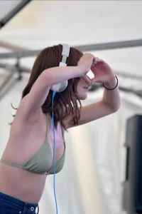 Japanese Model and Viral Sensation: Beniha Yumi and the M-Shape Pose - image 31
