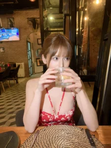 Japanese Model and Viral Sensation: Beniha Yumi and the M-Shape Pose - image 57