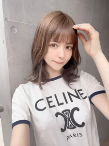 Japanese Model and Viral Sensation: Beniha Yumi and the M-Shape Pose - image 96