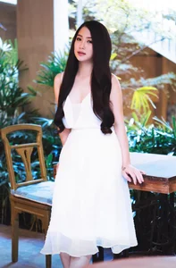 Singer Huong Tram Showcases Stunning Western-Style Swimwear and Body Confidence - image 5
