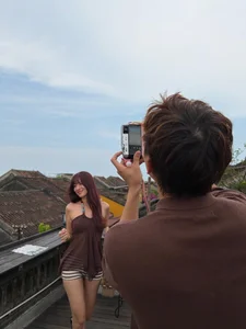 Secret Vietnamese Celebrity Romance Revealed: Famous Couple Caught in the Act by Fans - image 3