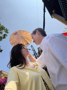 Secret Vietnamese Celebrity Romance Revealed: Famous Couple Caught in the Act by Fans - image 5