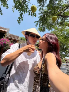 Secret Vietnamese Celebrity Romance Revealed: Famous Couple Caught in the Act by Fans - image 1