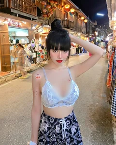 Stunning Influencer Turns Heads with Her Bold and Stylish Summer BBQ Outfit - image 0