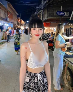 Stunning Influencer Turns Heads with Her Bold and Stylish Summer BBQ Outfit - image 7