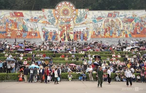 Massive Crowds Gather at Hung Temple for Ancestral Anniversary - image 2