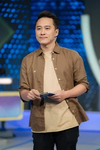 Meet the Beautiful, Supportive Wife of Olympia Host Pham Ngoc Huy - image 1