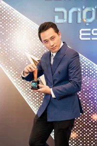 Meet the Beautiful, Supportive Wife of Olympia Host Pham Ngoc Huy - image 2