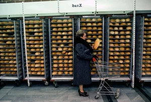 Rare Visual Chronicles: Capturing Everyday Life in the Soviet Union Decades Ago - image 6