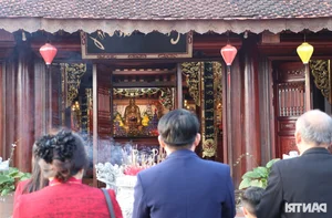 Nostalgic Tet: Youth Experience Tradition at the North-Central Region’s Largest Buddha Statue - image 10