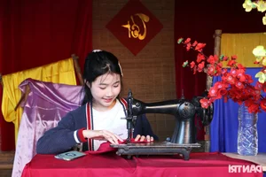 Nostalgic Tet: Youth Experience Tradition at the North-Central Region’s Largest Buddha Statue - image 8