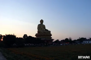 Nostalgic Tet: Youth Experience Tradition at the North-Central Region’s Largest Buddha Statue - image 0
