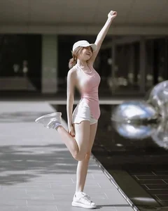 Athleisure Fashion: How Tight Activewear Became the Ultimate Style Trend - image 5