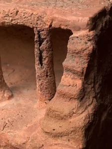 Archaeologists Stunned by Incredible Discovery Inside Ancient Egyptian Tomb - image 2