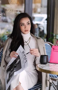 Iconic Beauty’s Stunning Transformation: Mother of Two Keeps Flawless Figure - image 0