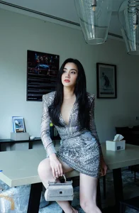 Iconic Beauty’s Stunning Transformation: Mother of Two Keeps Flawless Figure - image 6