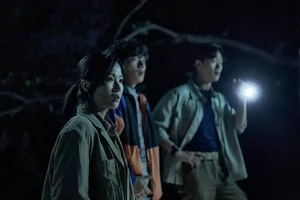 Chilling First Look at Whispering Water: Kim Hye Yoon and Lee Jong Won Star in This Intense New Korean Horror Film Set by a Reservoir - image 3